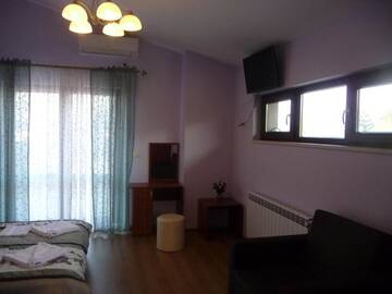 Фото номера Двухместный номер с 1 кроватью и балконом Гостевой дом Guest House Camellia г. Берковица 4
