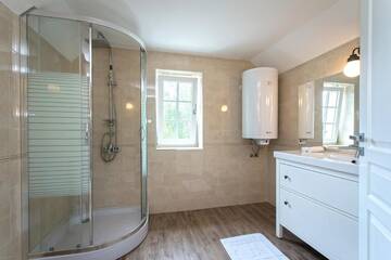 Фото номера Двухместный номер Делюкс с 1 кроватью Отель Green Hill Boutique Hotel г. Берковица 9