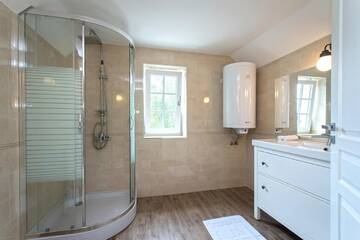 Фото номера Двухместный номер Делюкс с 1 кроватью Отель Green Hill Boutique Hotel г. Берковица 5